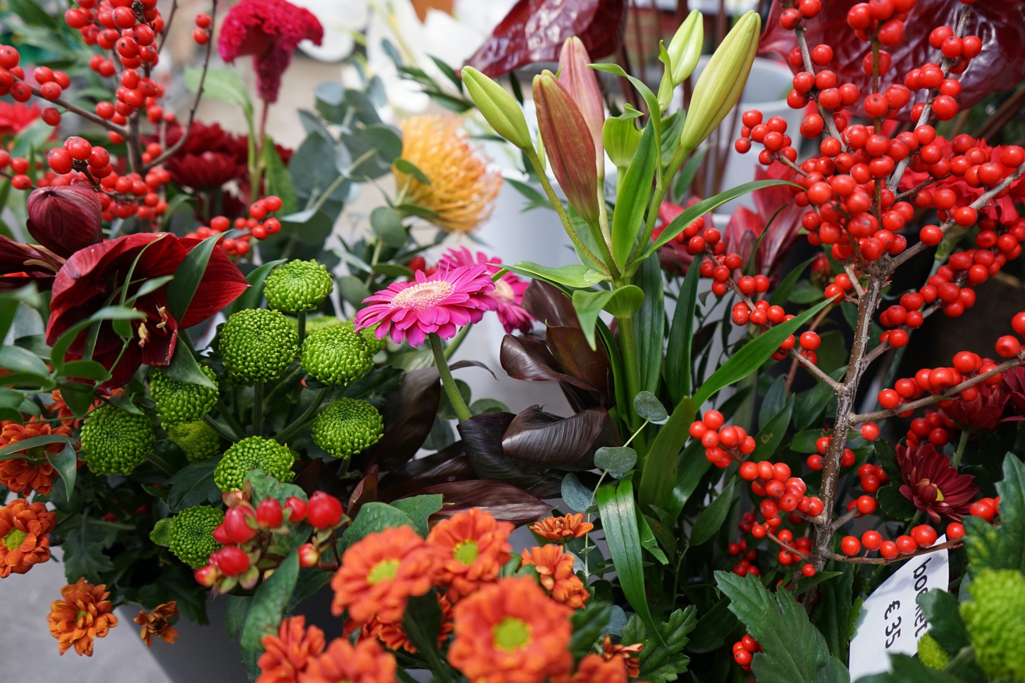 Rood boeket bloemen voor Valentijn bij Tuincenter Claes in Edegem