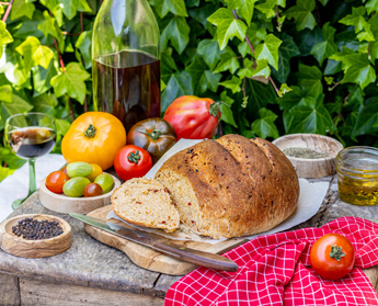 Soezie kruidenbrood met antipasti